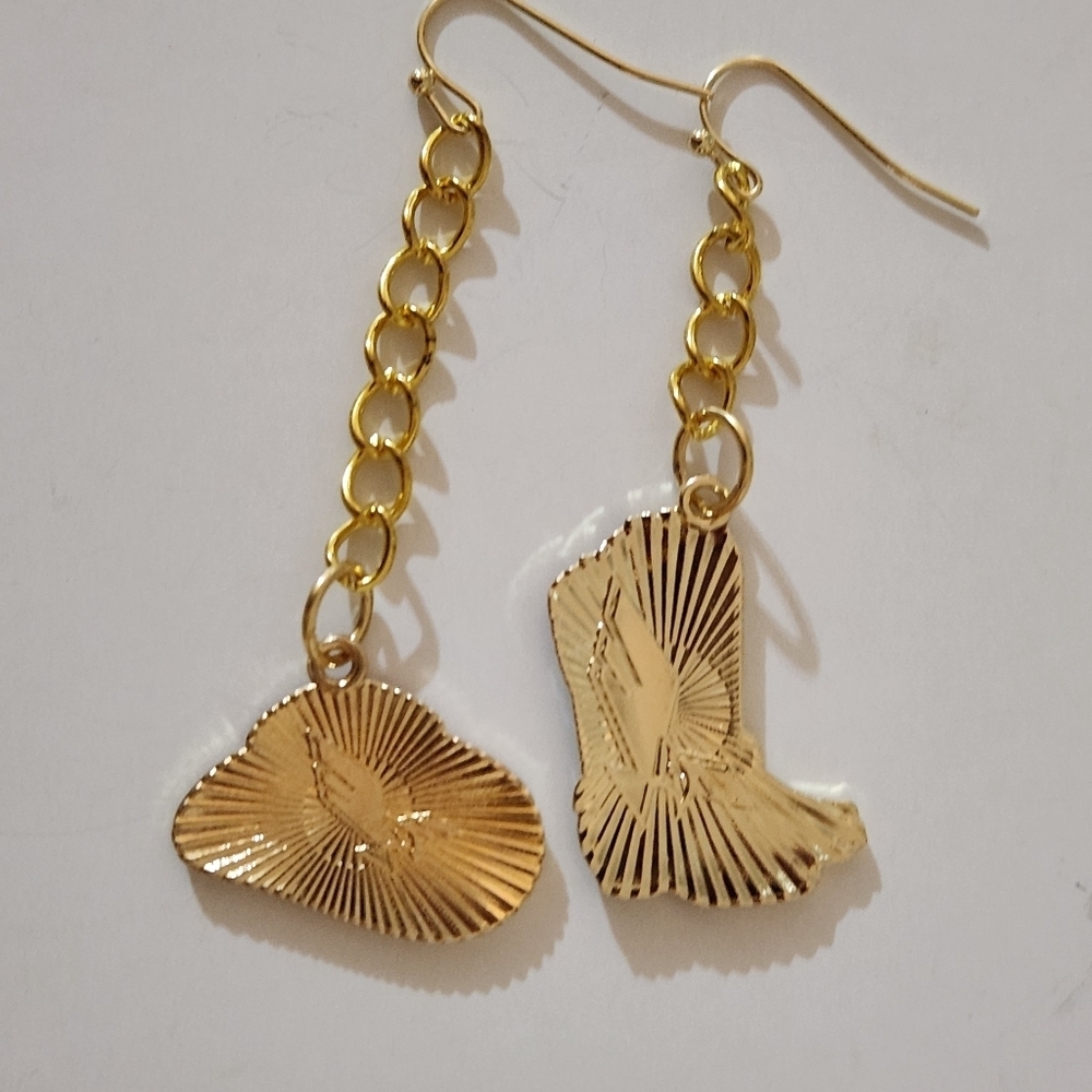 Hand Crafted Gold and Brown Cowboy Boot and Hat Pierced Earrings - Picture 5 of 6